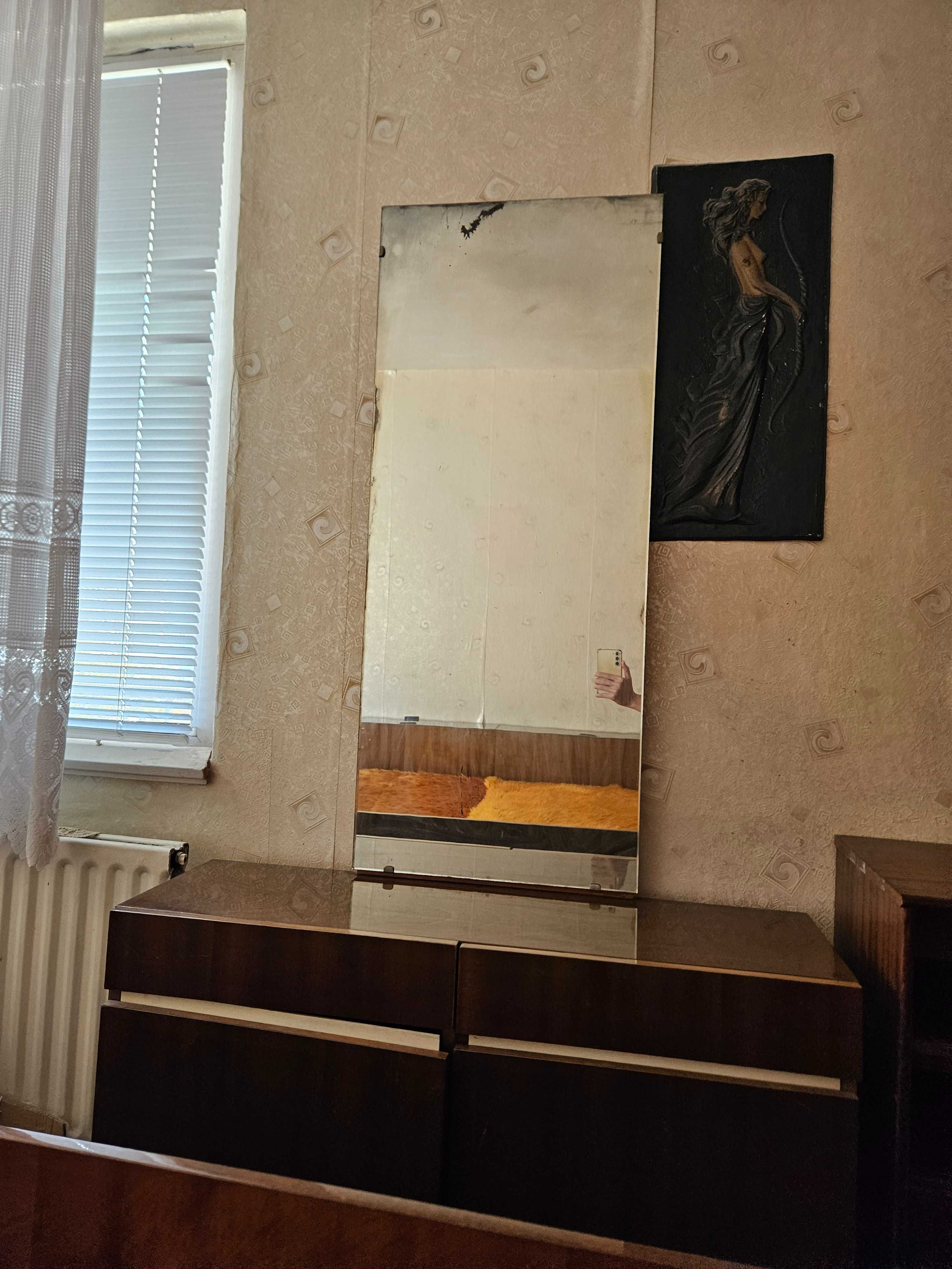 Подарявам спалня с ракла, няколко шкафчета, нов матрак