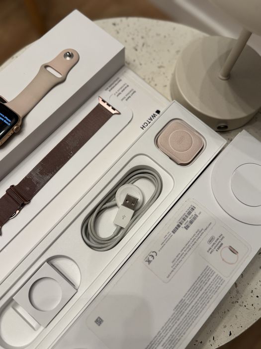 Apple watch seria 5, 40 mm Gold Aluminium