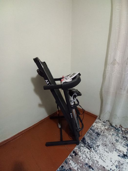 Беговая дорожка почти новая