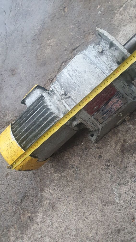 Motor cu reductor de mare forță la 380v. sau 220v.