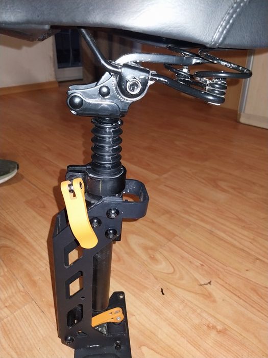 Седялка за kukirin g2 pro много запазена с бълтове в комплект.