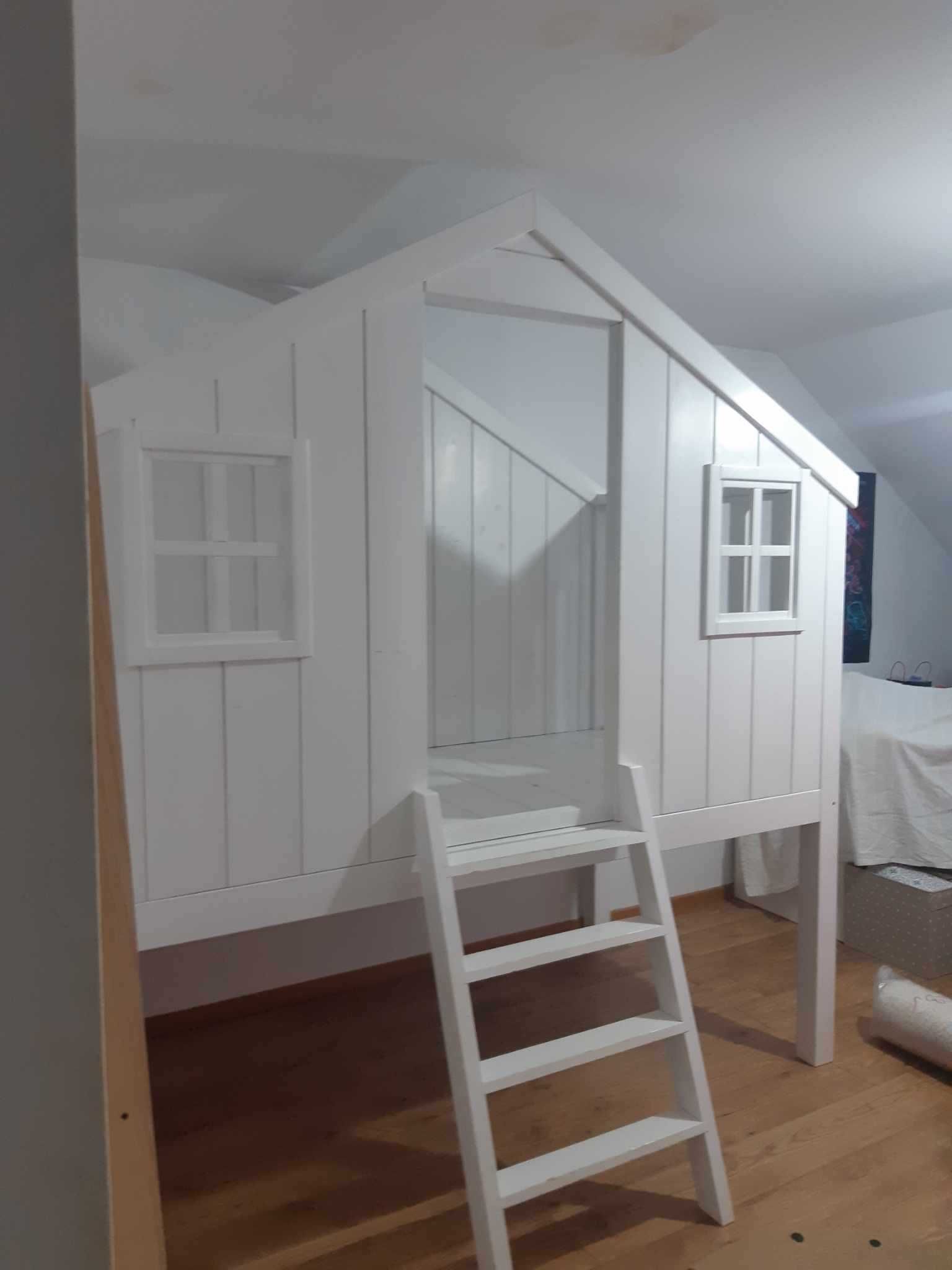 Pat tip casuta Montessori pentru copii, din lemn masiv