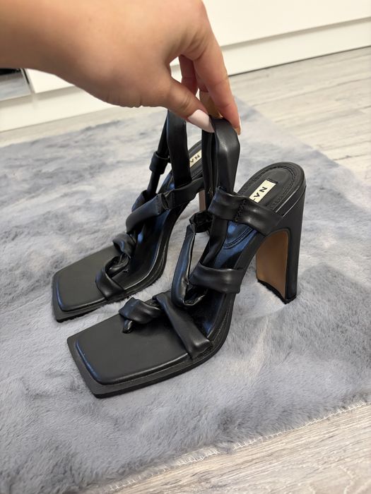 Дамски токове NA-KD