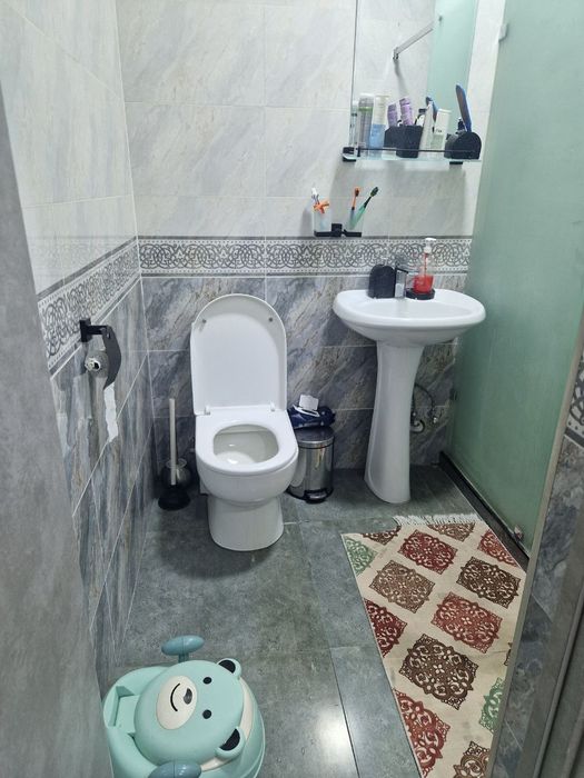 Assalomu aleykum. 2 xonali uy sotiladi. Sergili sofdil birlik maxalla.