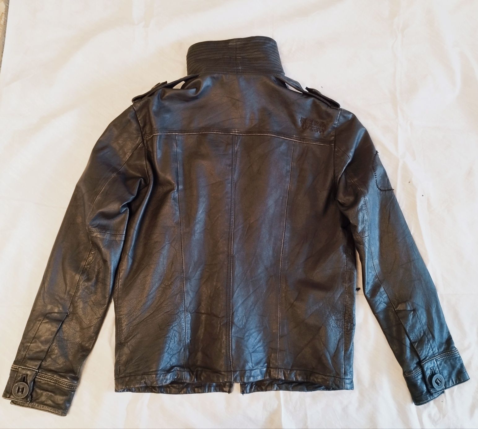 Jachetă bărbătească Superdry din piele, mărimea M.

Descriere:
Brand -