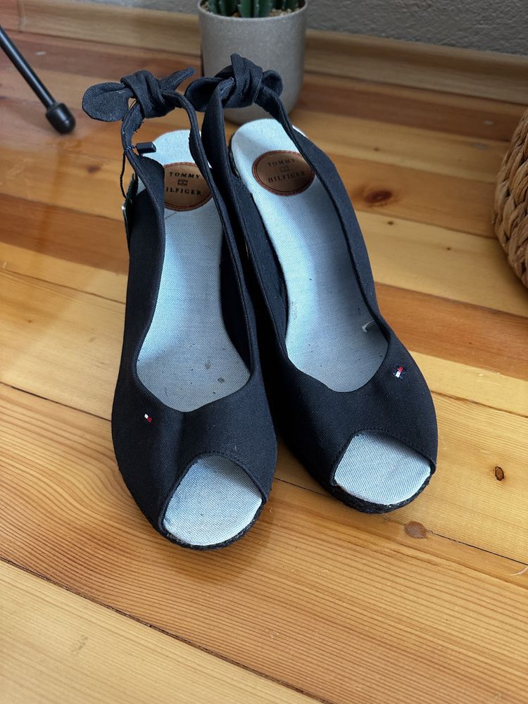 Tommy Hilfiger обувки на платформа страхотни за лятото (оригинални )