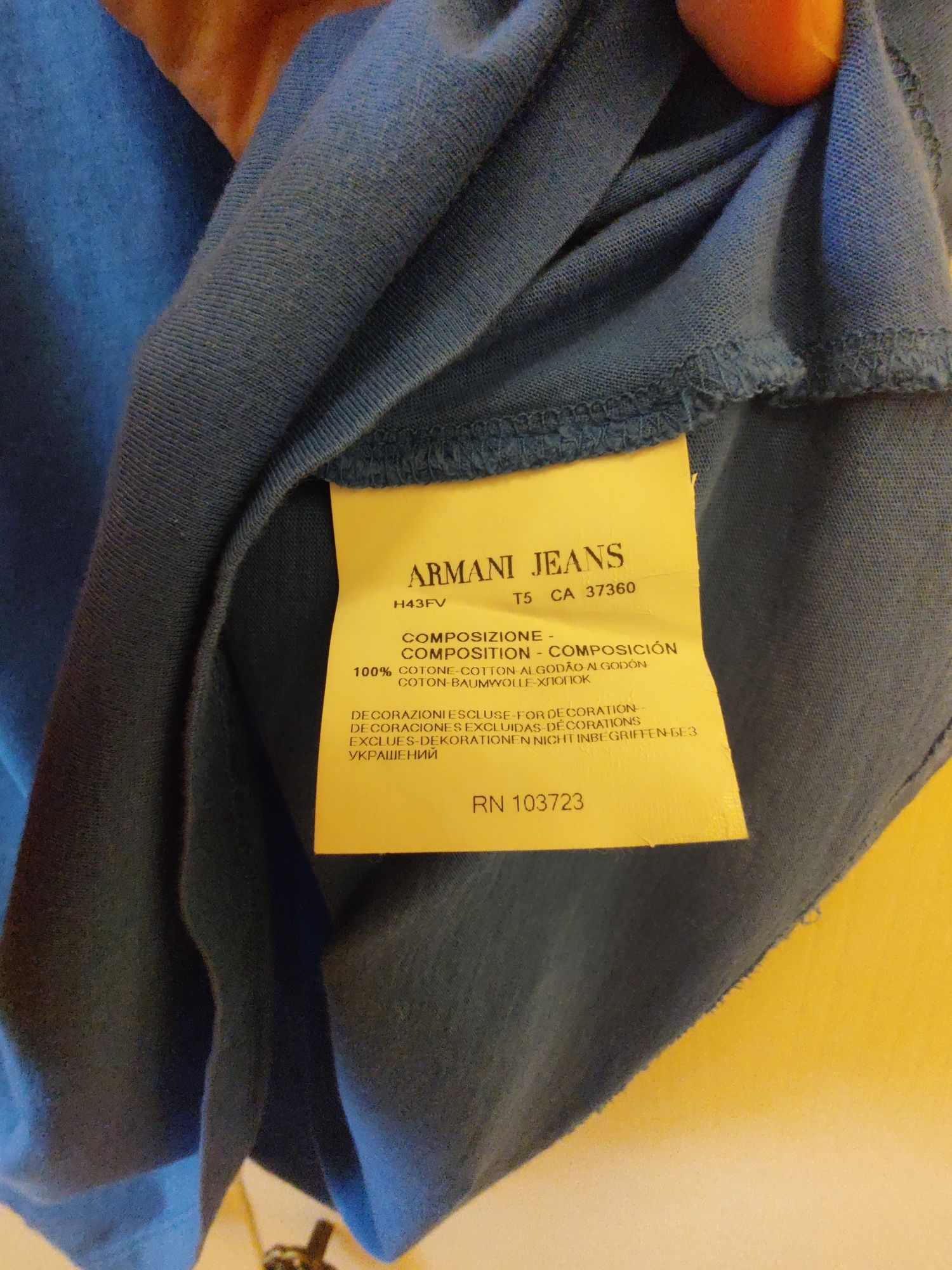 Оригинална тениска Armani Jeans – M (42), дамска, като нова