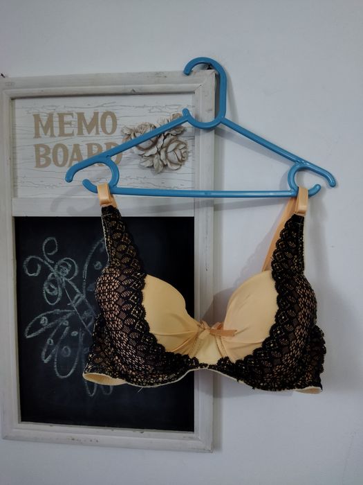 Sutien elegant sexy cu dantela neagra 90C  mărimea M-L reglabil