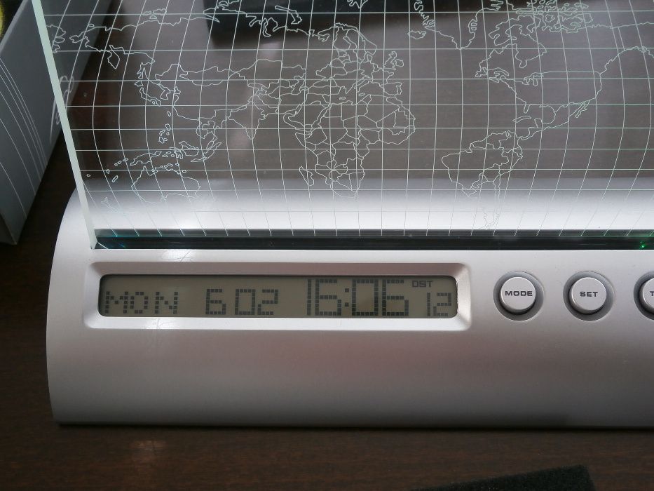 Ceas de birou - LCD world time clock , nou, in cutie , model deosebit