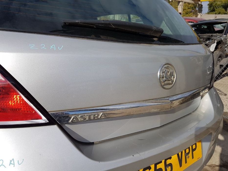 Hayon / Haion / Portbagaj cu Luneta Opel Astra H Hatchback 2004-2010 cod culoare Z157