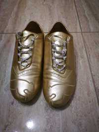 Adidasi Puma pe Gold.