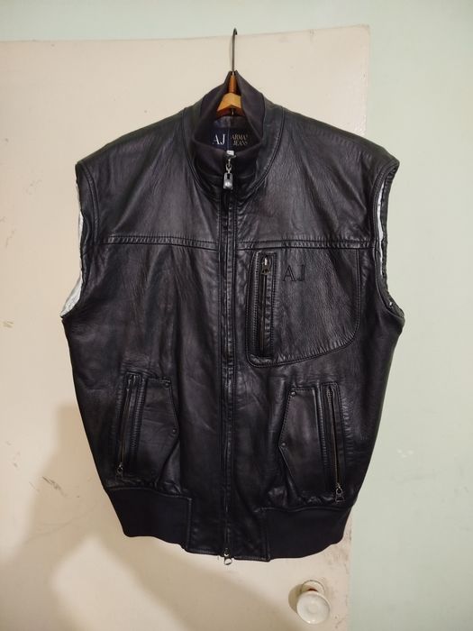 Продам кожаные безрукавки.