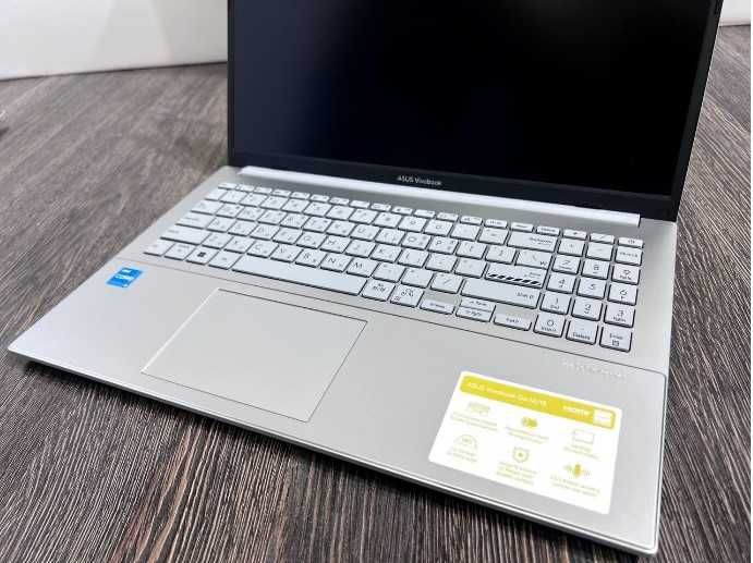 Asus VivobookIntel Core i3/13 Generation 
deyarli ishlatilmagan.