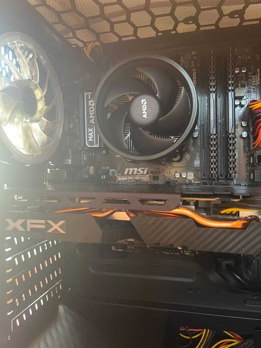Sistem PC și monitor