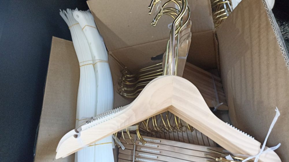 Вешалки и чехол детский