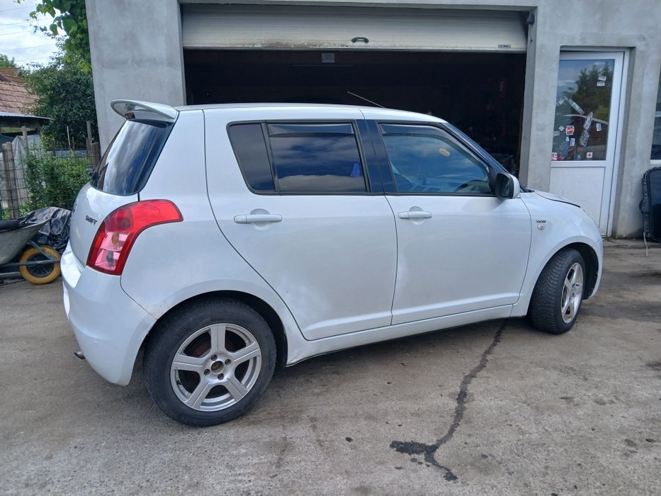Dezmembrez Piese Suzuki Swift din 2009