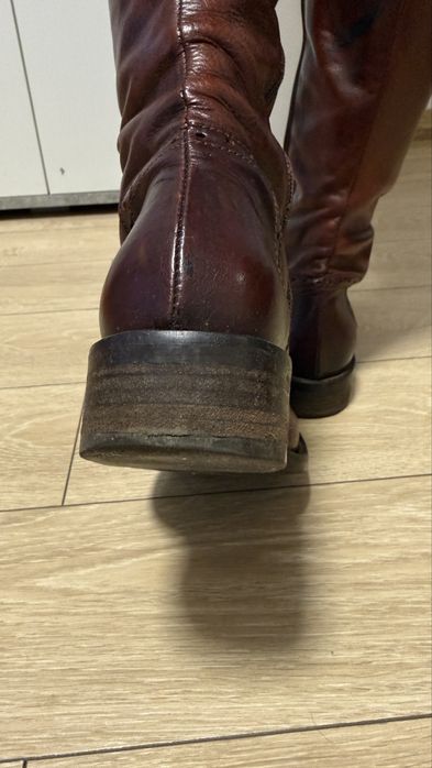 Cizme din piele, marime 38, stare buna, inchidere cu fermoar