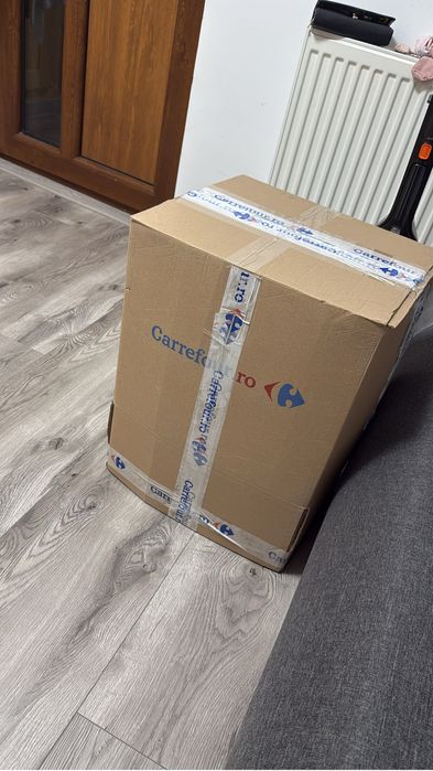 Cutie cu haine copii