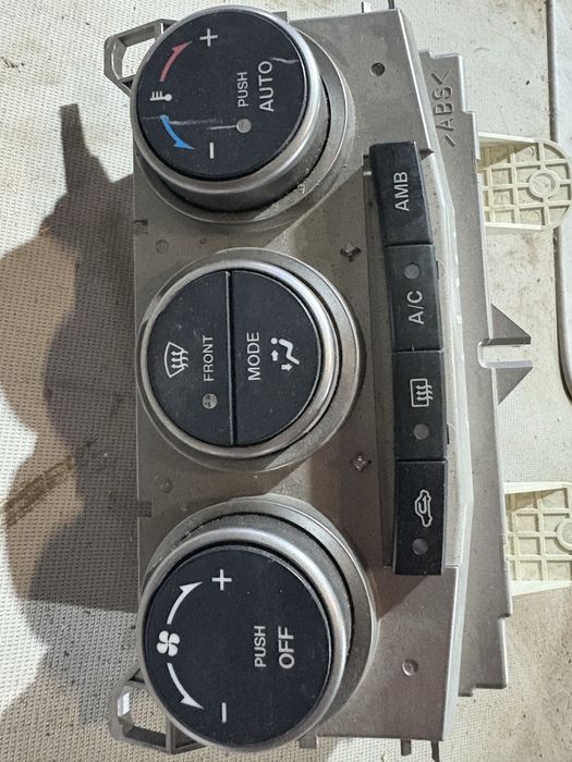 Mazda 5 2007 година Панел управление климатик