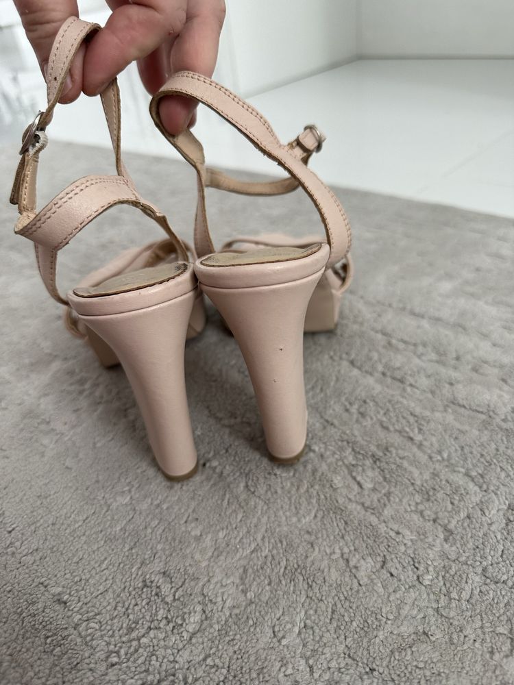 Sandale marimea 38