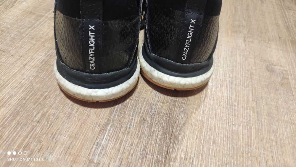 маратонки на Adidas