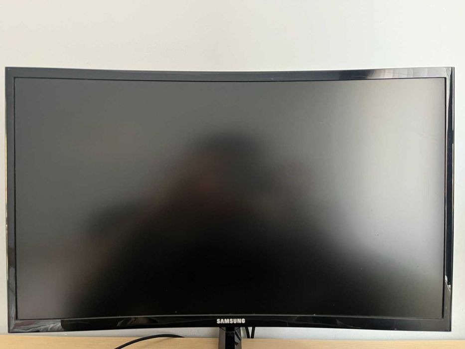 Samsung 24", 144Hz извит!