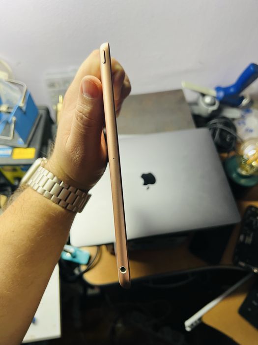 Vând iPad gen 8 wifi 32 gb  10.2 inch impecabil