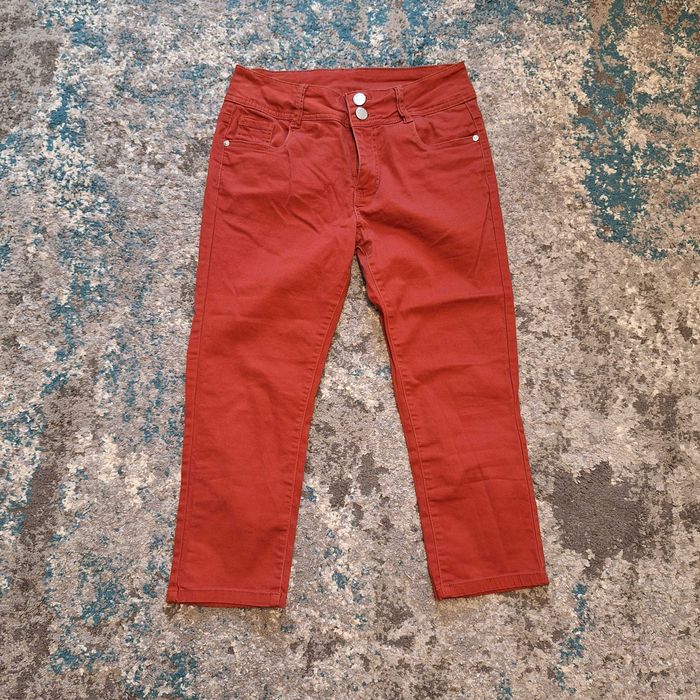 Pantaloni damă capri