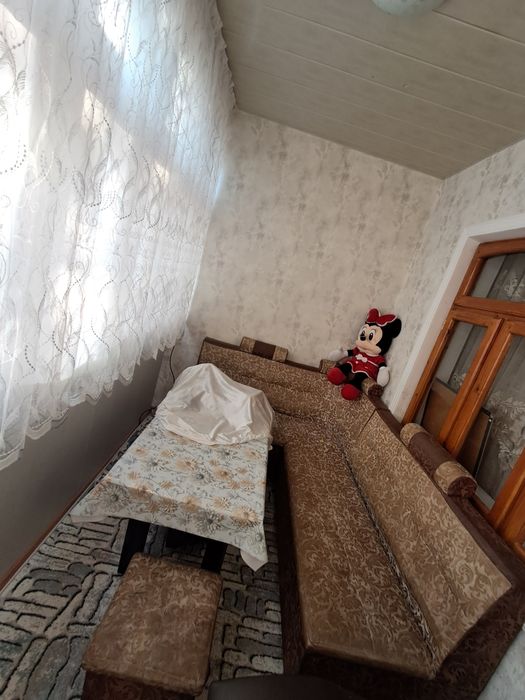 Продаеться диван.уголок.детский стол со стульями