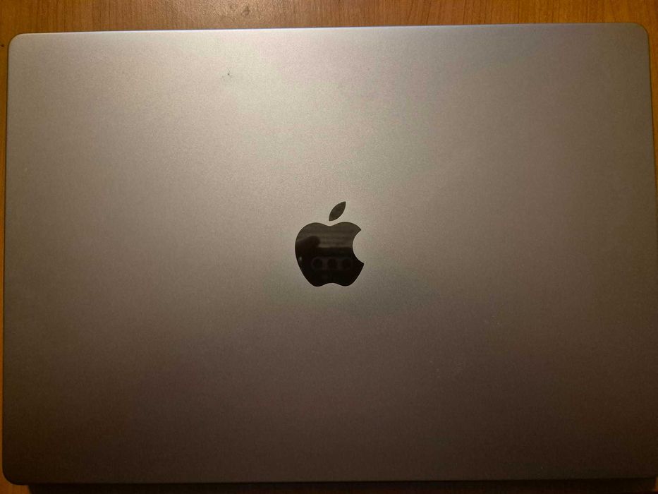 MacBook Pro 16 M1 2021 (A2485) - 16gb 512 SSD + keyboard & mouse Apple