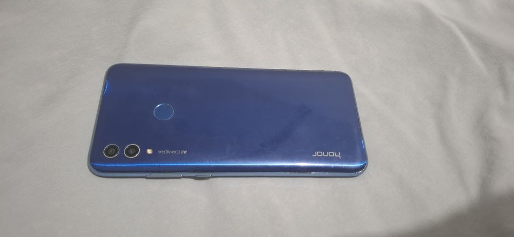 Honor  10  Lite.