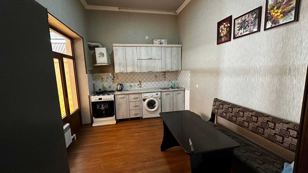 2 этажли 2 сотихдан иборат коттедж сотилади Карвон бозор