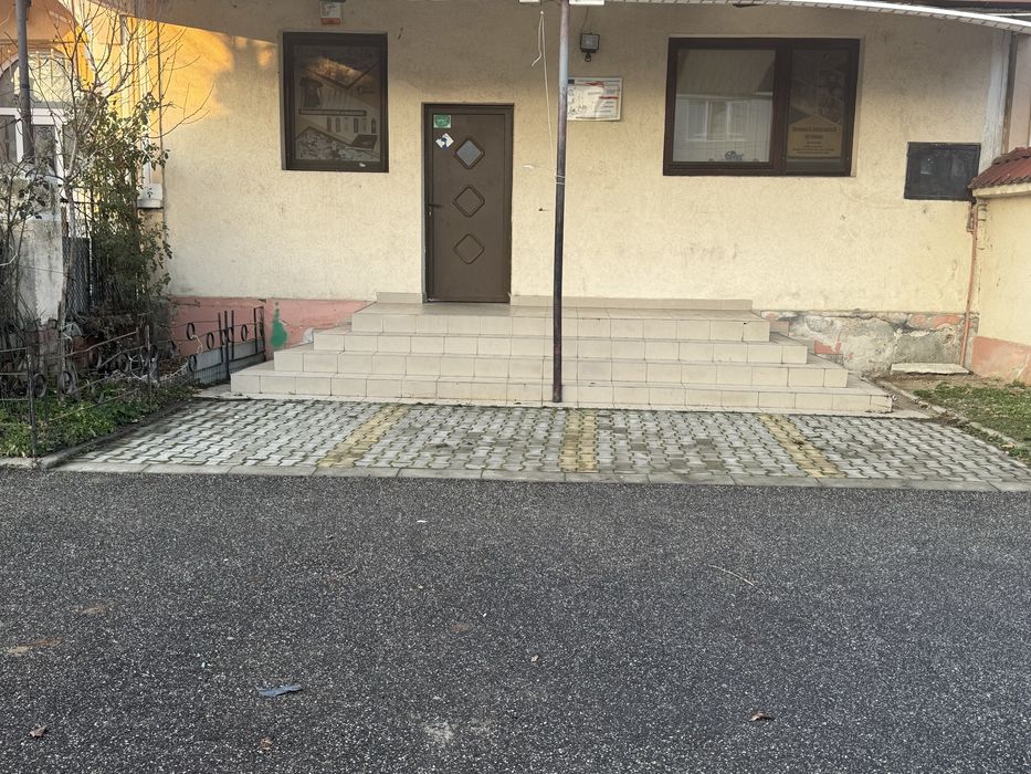 Apartament / Spatiu comercial + curte privată, ideal și pentru birou