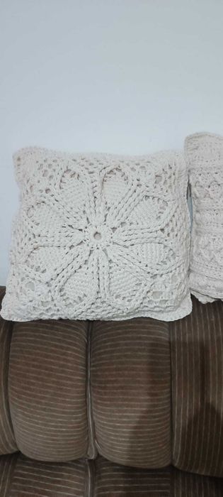 Pernute crosetate handmade 40*40 cm 80 lei