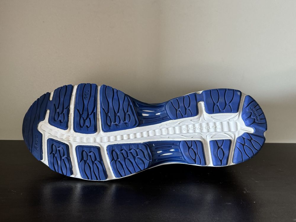 Asics Gel-Cumulus 19/ 42номер 26.5см Стелка Почти Нови