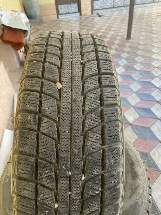 Продам зимный балон 215/70/16