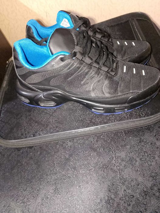 Продам новые  мужские кроссовки.