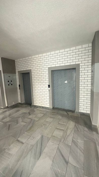 Латтико томондан 3 хонали коробка сотилади