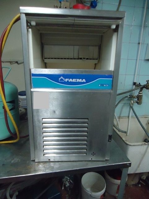1.Ледогенератори втора употреба внос от Италия и Англия обслужени почи