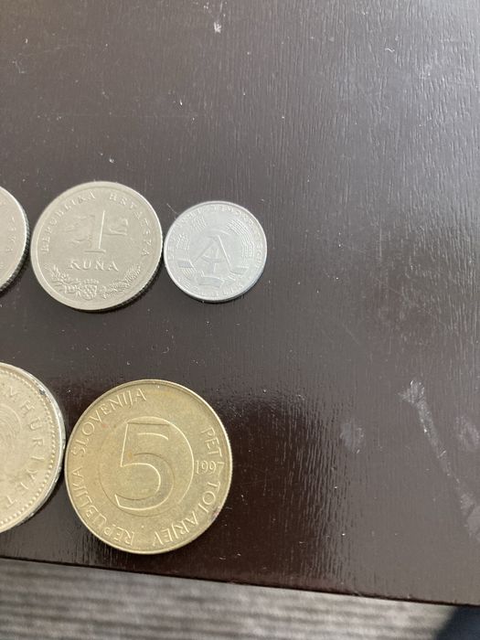 Различни монети в добро запазени състояние