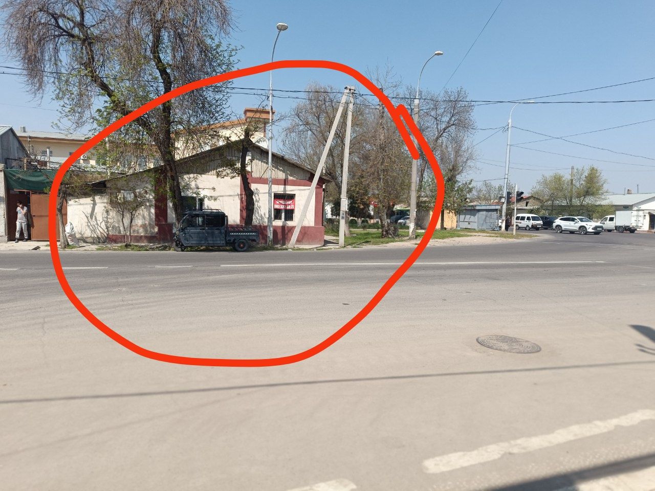 Угловой участок Ул 8 Марта Саракулька ЖК Гринвич вдол дороги Зелёный б