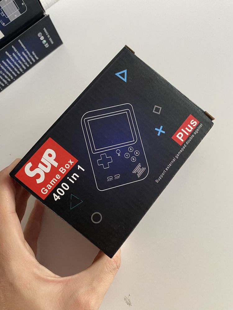 Преносима ретро конзола Game Box с 400 игри – Идеална за подарък!
