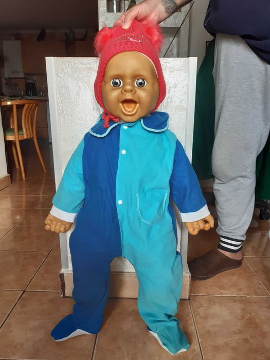 Papusa inalta 80cm, cu corp panza si cap, maini si picioare din guma