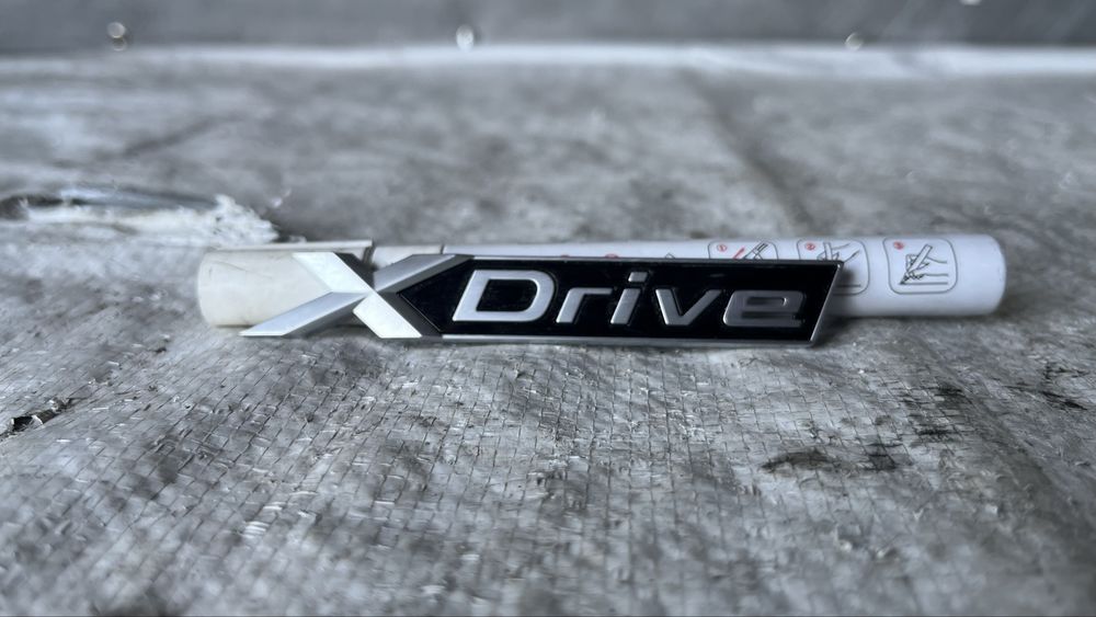 BMW X-Drive емблема