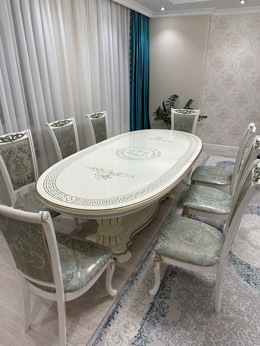 Продаётся стол .