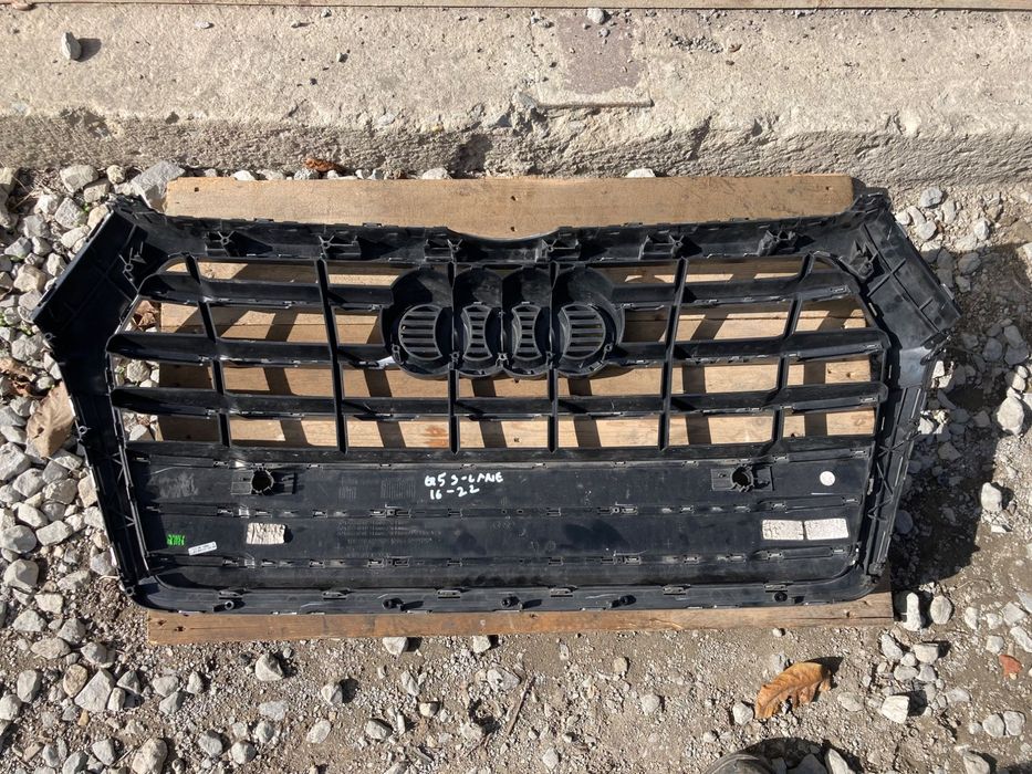 Решетка за Audi Q5. S-line. 16-20г. 80A853651C. Оригинална.