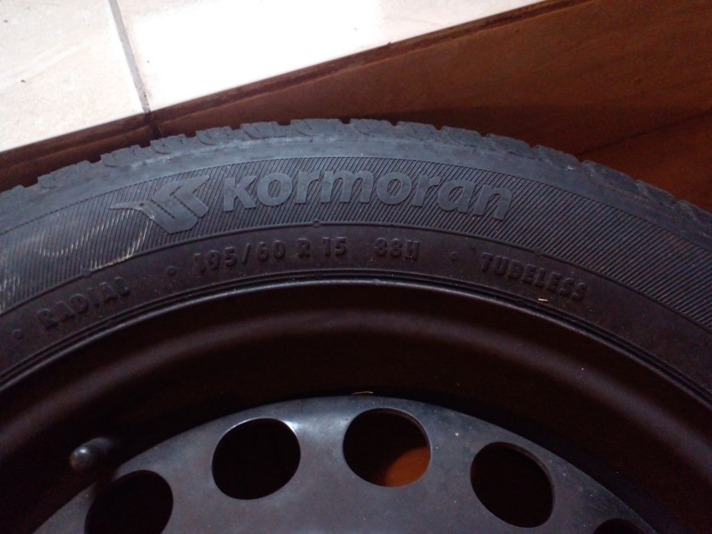 Vand set de 4 jante cu cauciucuri de vara Kormoran 195/60 R15