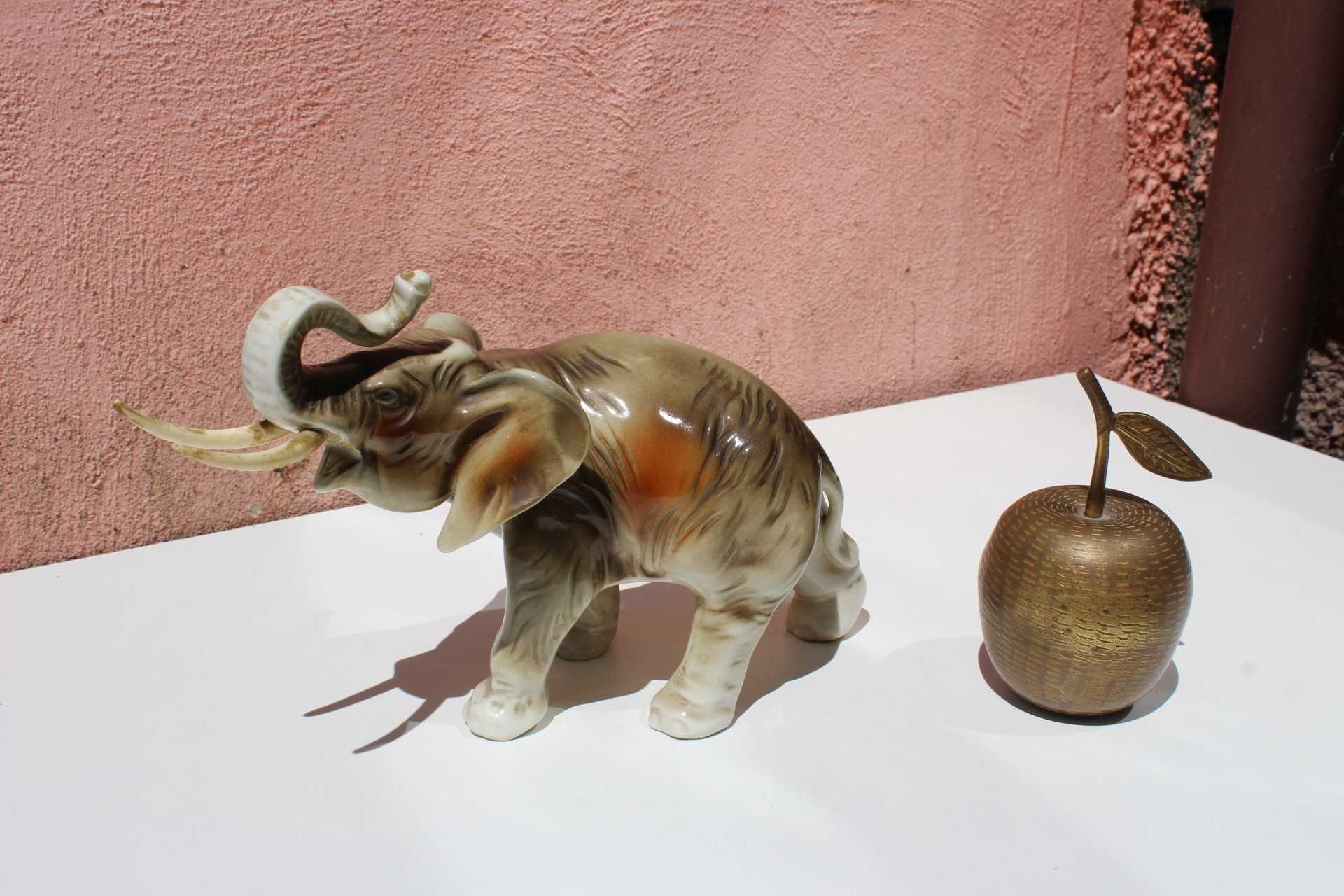 Piesa de colectie, elefant portelan ROYAL DUX Bohemia