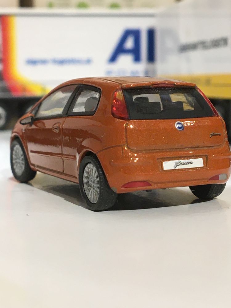 Macheta Fiat Punto, Cararama, scara 1:72