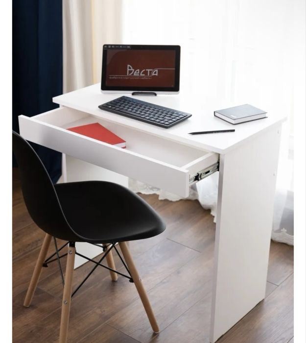 Стол компьютерный, ресепшен туалетный столик